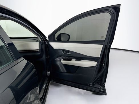Used 2023 Nissan Ariya AWD image 34
