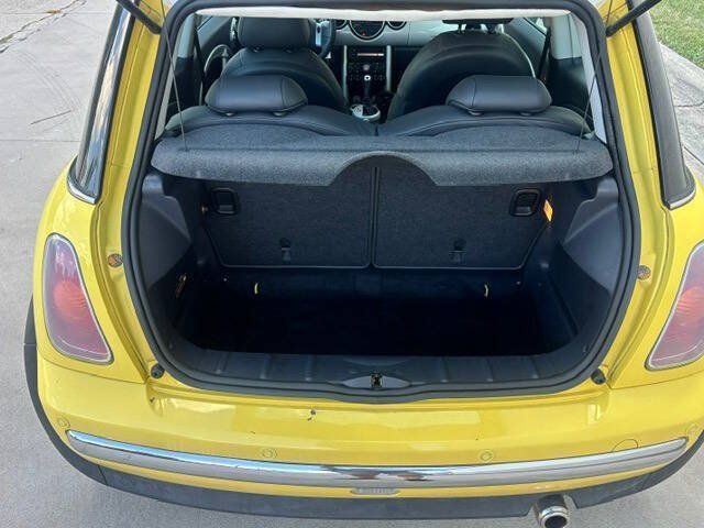 Used 2004 MINI Cooper Hardtop FWD image 11