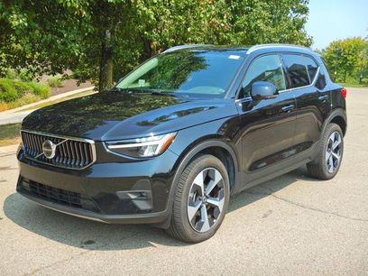 Used 2025 Volvo XC40 B5 Plus