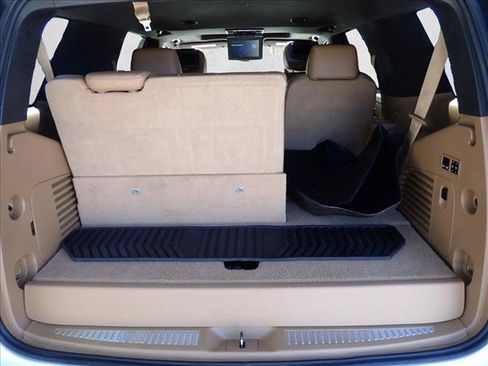 Used 2017 Cadillac Escalade Platinum AWD/4WD image 8