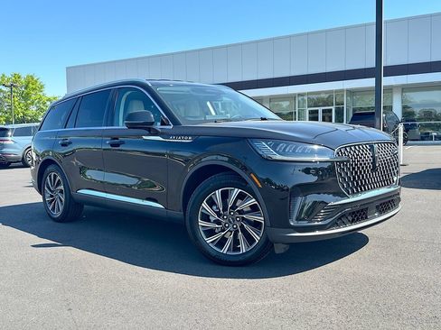 New 2026 Lincoln Aviator 2WD image 2