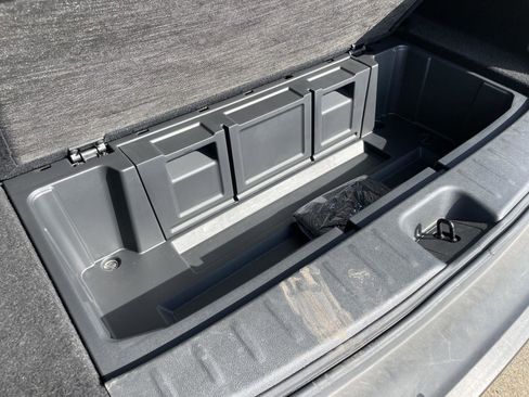 Used 2025 Nissan Pathfinder SV FWD image 37