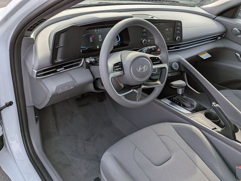 New 2026 Hyundai Elantra SE image 8