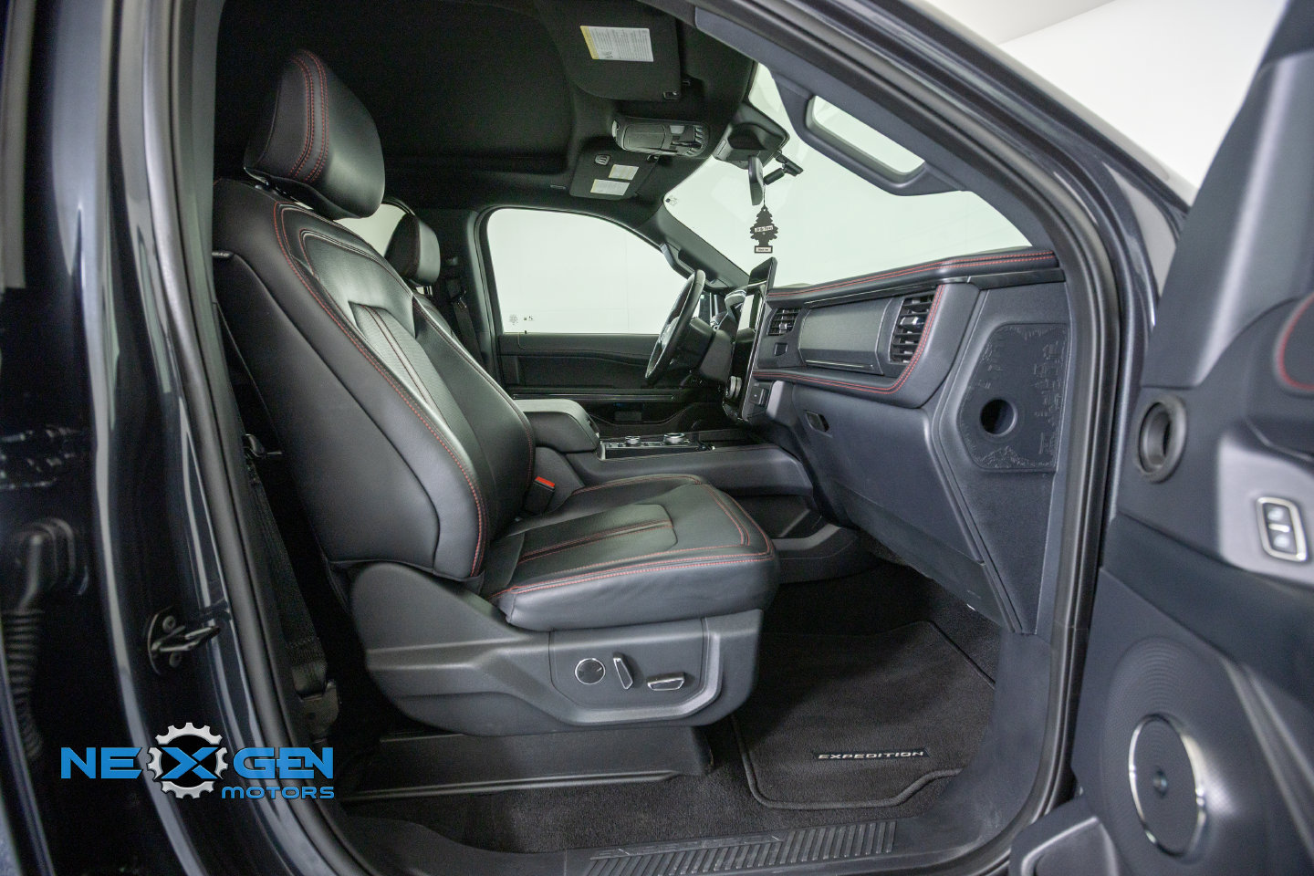 Used 2024 Ford Expedition Limited AWD/4WD image 44