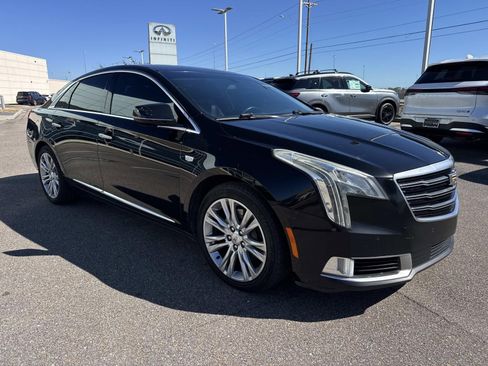 Used 2019 Cadillac XTS Luxury image 3
