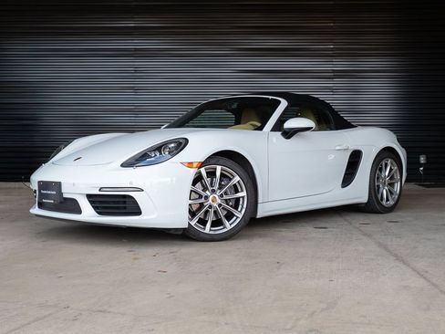 Certified 2017 Porsche 718 Boxster RWD image 1
