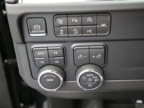 Used 2025 Chevrolet Tahoe Z71 AWD/4WD image 30