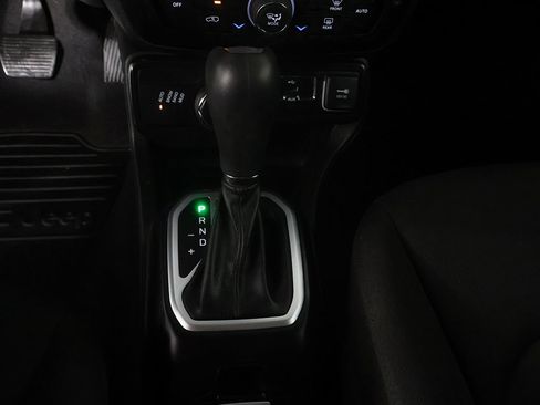 Used 2020 Jeep Renegade Latitude AWD/4WD image 40