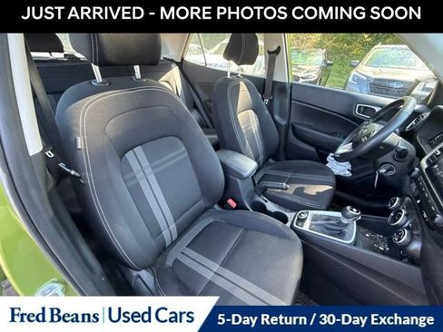 Used 2023 Hyundai Venue SEL FWD image 13