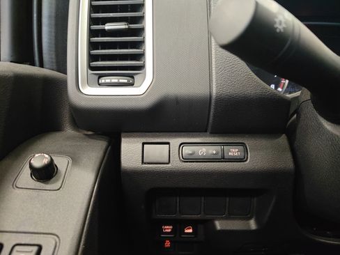 Used 2024 Nissan Frontier SV image 15