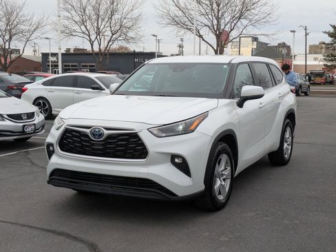 Used 2023 Toyota Highlander LE image 10