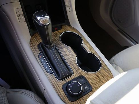 Certified 2019 GMC Acadia Denali w/ Technology Package FWD image 31