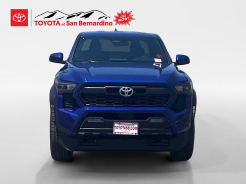 Certified 2025 Toyota Tacoma TRD Off-Road AWD/4WD image 8