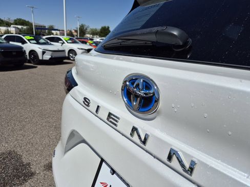 Used 2022 Toyota Sienna Platinum AWD/4WD image 23