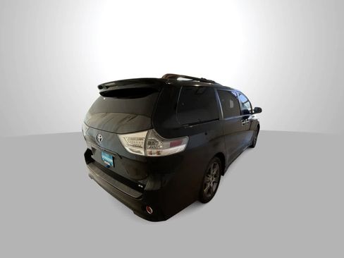 Used 2015 Toyota Sienna SE FWD image 8