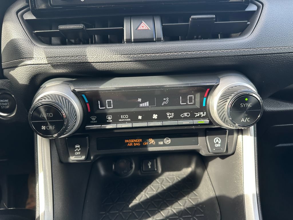 Used 2021 Toyota RAV4 XLE AWD/4WD image 15
