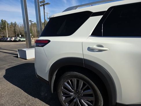 Used 2023 Nissan Pathfinder SL image 36