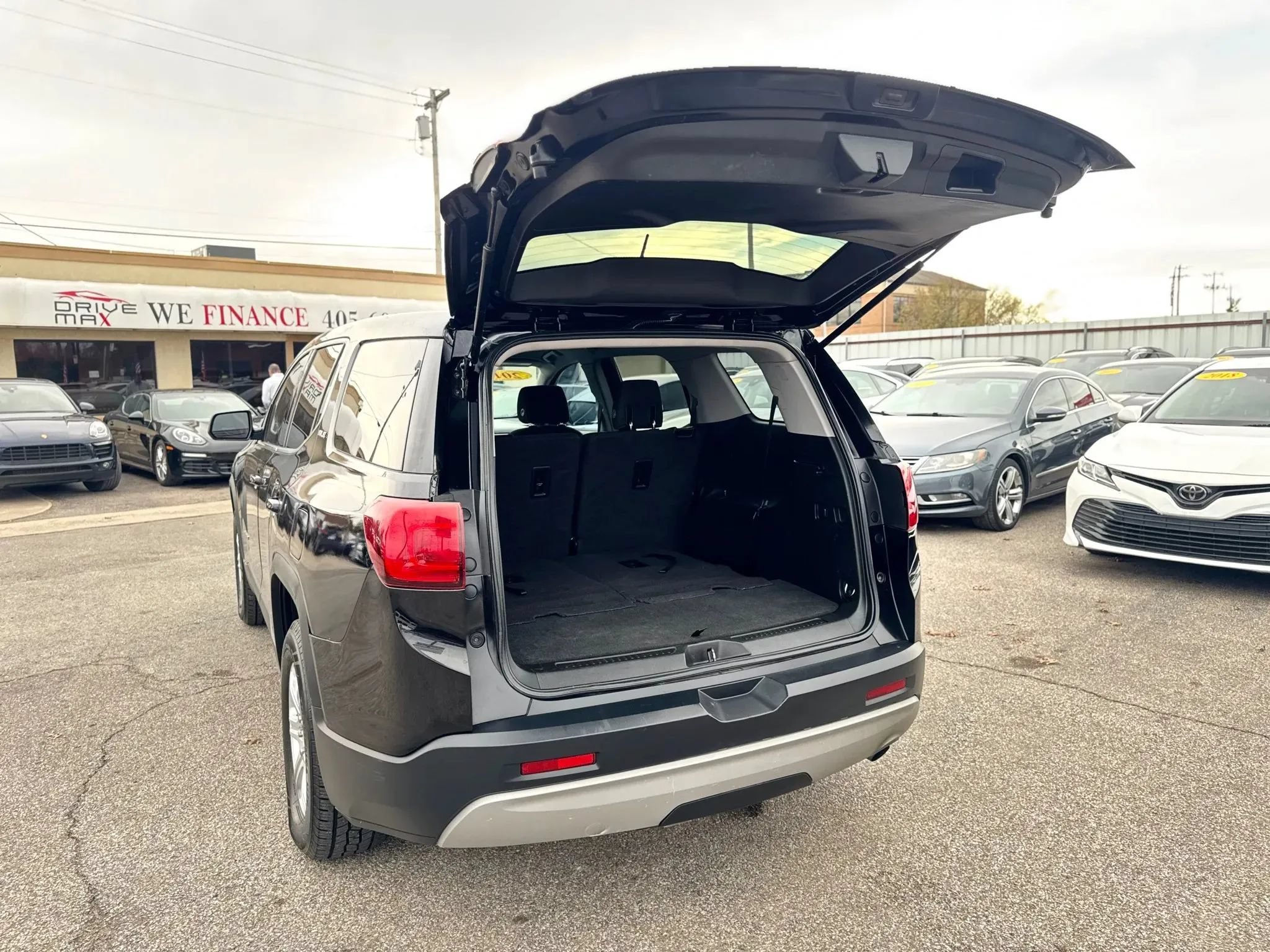 Used 2017 GMC Acadia SLE FWD image 26