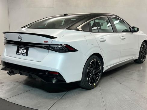 New 2026 Nissan Sentra SR w/ SR Premium Package FWD image 5