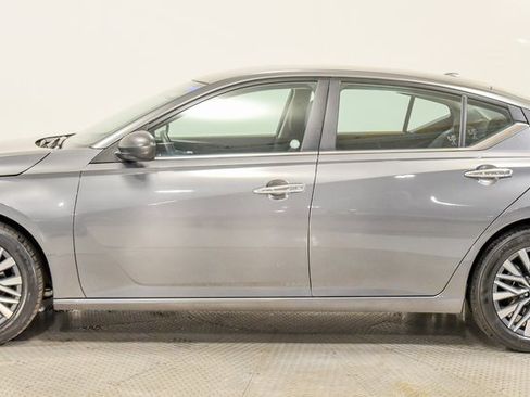 Used 2024 Nissan Altima 2.5 SV image 12