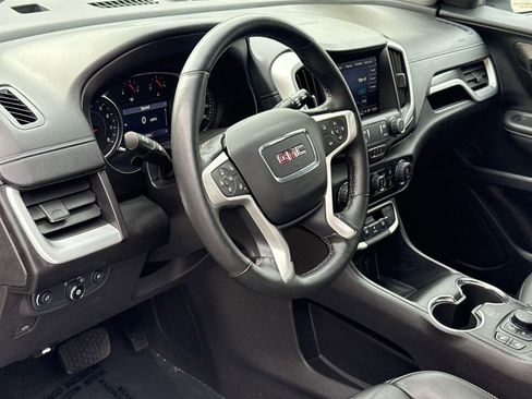 Used 2024 GMC Terrain SLT image 9