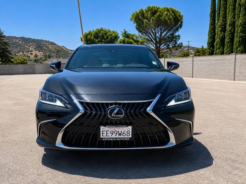 Used 2025 Lexus ES 300h w/ Premium Package FWD image 2