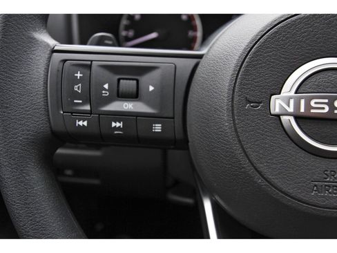 Used 2024 Nissan Rogue SV FWD image 18