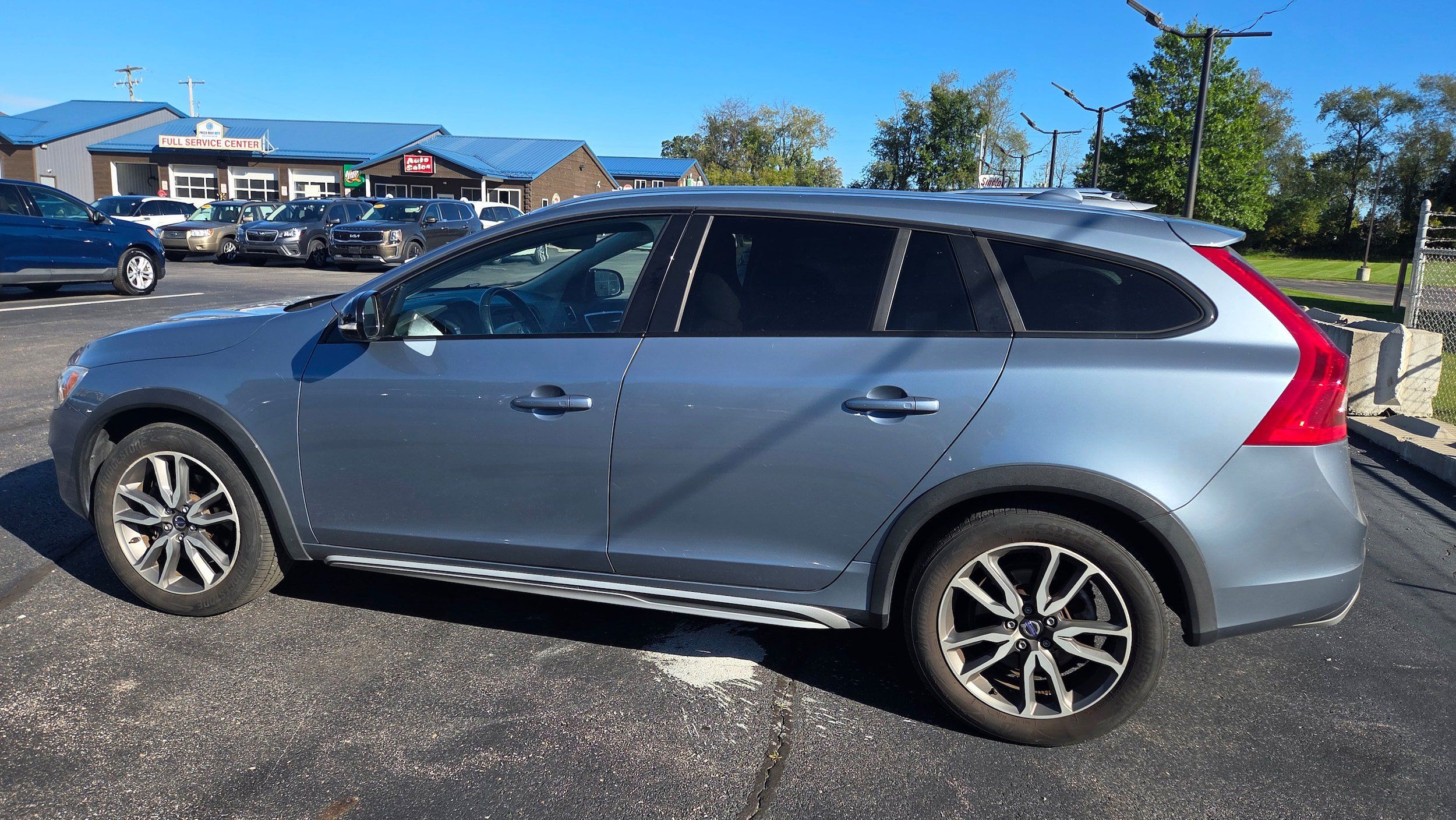 Used 2017 Volvo V60 T5 Cross Country w/ Climate Package AWD/4WD image 10