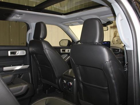 Used 2022 Ford Explorer Limited w/ Limited Technology Package image 28