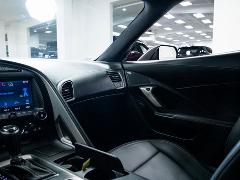 Used 2015 Chevrolet Corvette Z06 w/ 3LZ Preferred Equipment Group image 10