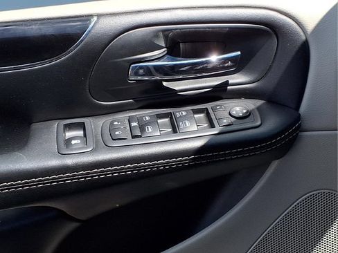 Used 2020 Dodge Grand Caravan SXT FWD image 16