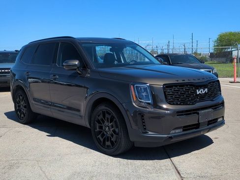 Used 2022 Kia Telluride SX w/ SX Prestige Package image 3