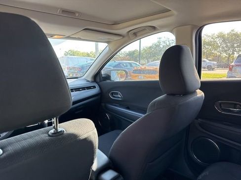 Used 2017 Honda HR-V EX image 19