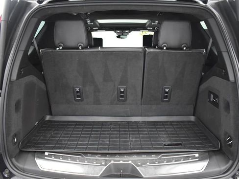 Used 2022 Cadillac Escalade Sport Platinum w/ LPO, ONYX Package AWD/4WD image 9