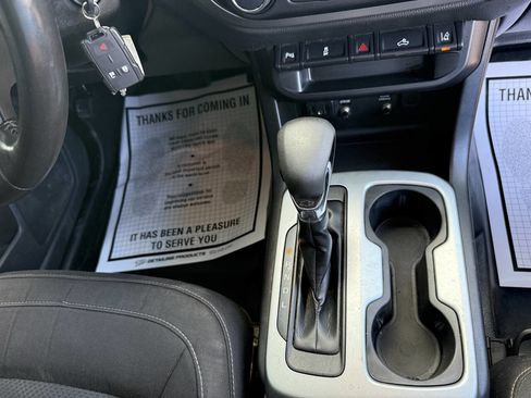 Used 2022 Chevrolet Colorado LT w/ Fleet Safety Package RWD image 29