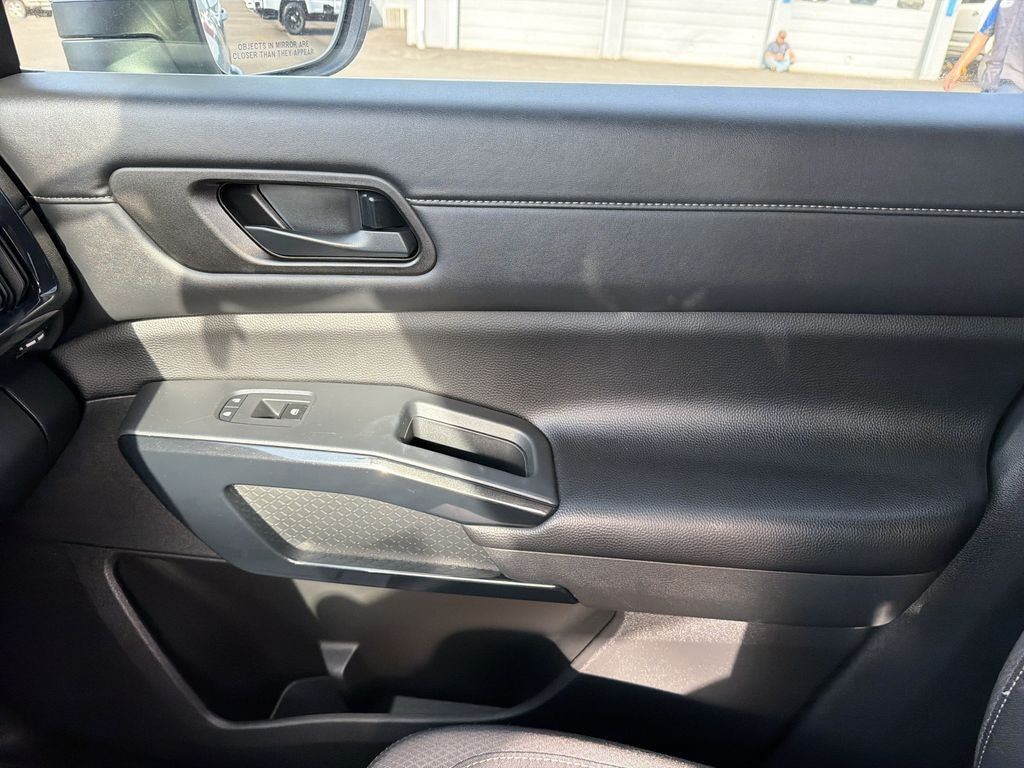 Used 2025 Nissan Pathfinder SV AWD/4WD image 26