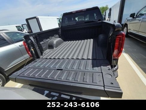 Used 2025 GMC Sierra 1500 AT4 w/ AT4 Premium Package AWD/4WD image 7