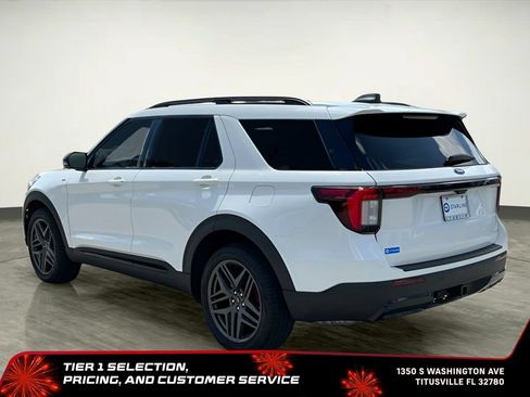 Used 2025 Ford Explorer ST-Line w/ ST-Line Street Pack AWD/4WD image 4