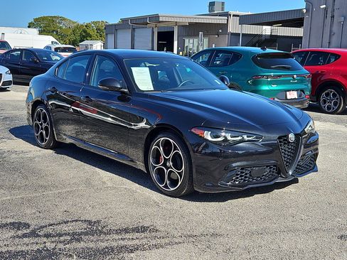 Used 2024 Alfa Romeo Giulia image 1