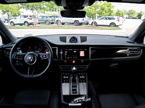 Used 2026 Porsche Macan w/ Premium Package Plus AWD/4WD image 28