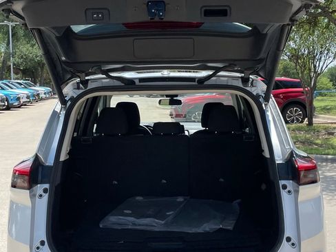 Used 2024 Nissan Rogue SV FWD image 26