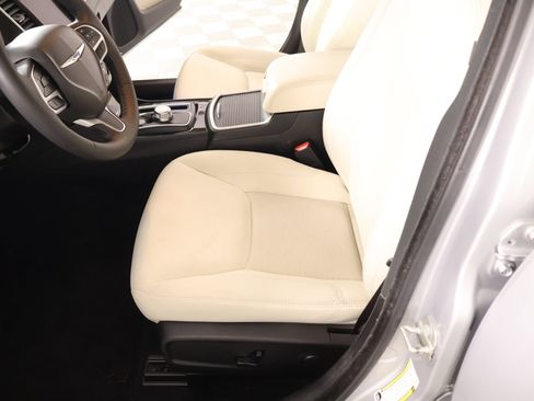 Used 2023 Chrysler 300 Touring w/ Sport Appearance Package RWD image 10