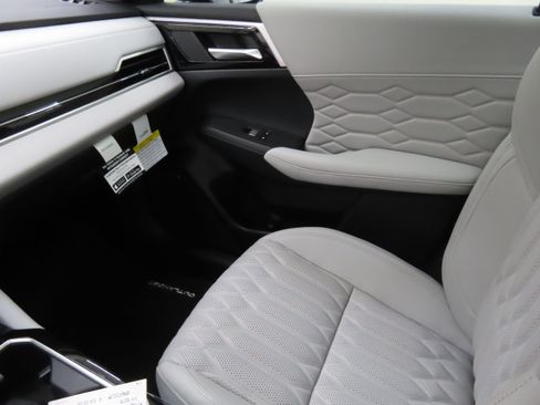 New 2025 Mitsubishi Outlander SEL image 18