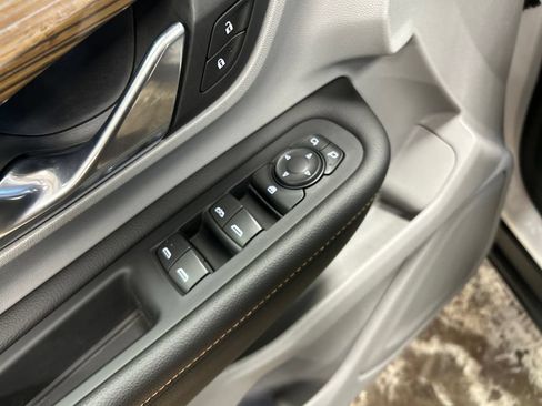 Used 2018 GMC Terrain SLE w/ Driver Convenience Package AWD/4WD image 16