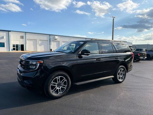 Used 2025 Ford Expedition Active RWD image 13