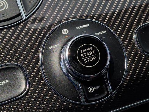 Used 2022 Bentley Bentayga AWD/4WD image 29