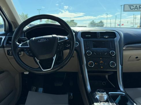 Used 2017 Ford Fusion SE FWD image 26