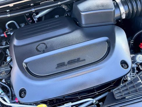 Used 2023 Chrysler Pacifica Touring-L FWD image 33