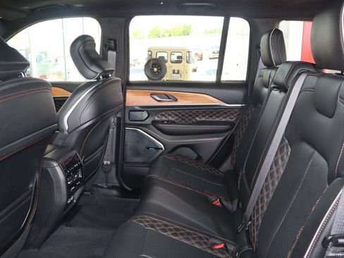 Used 2024 Jeep Grand Cherokee Summit AWD/4WD image 34