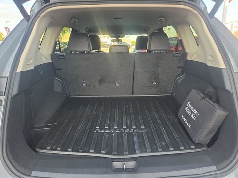 Certified 2025 Nissan Rogue SV image 12